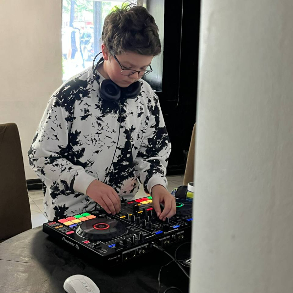 DJ_MAX