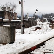 Gera79  Есть дом один у переезда