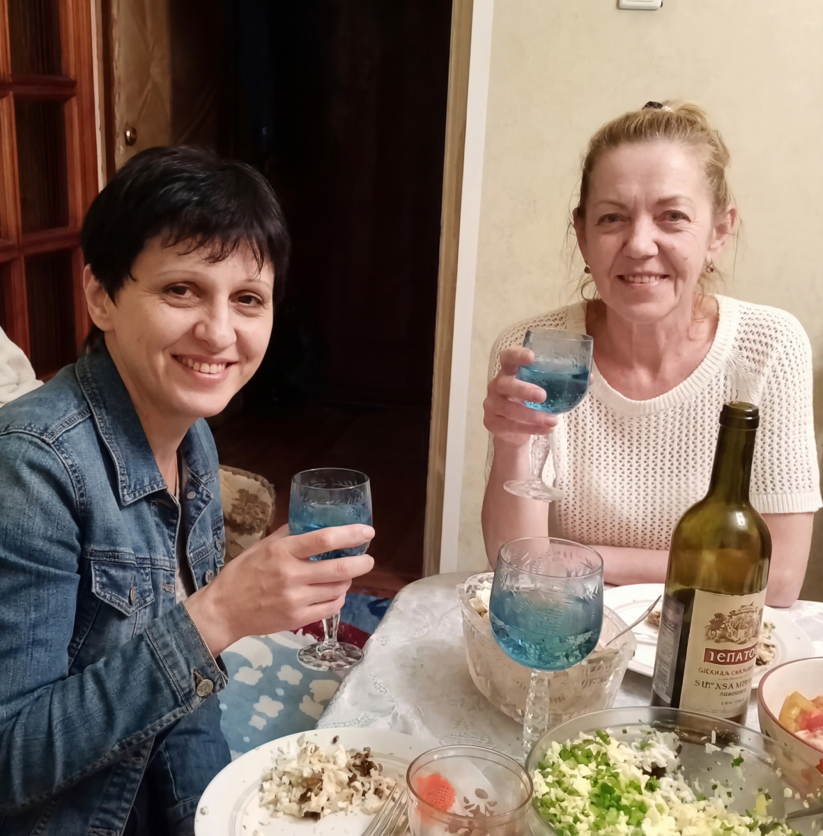 Лена Савельева{жена Сергея Кузнецова} у меня в гостях.