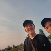 На фоне красивого заката!